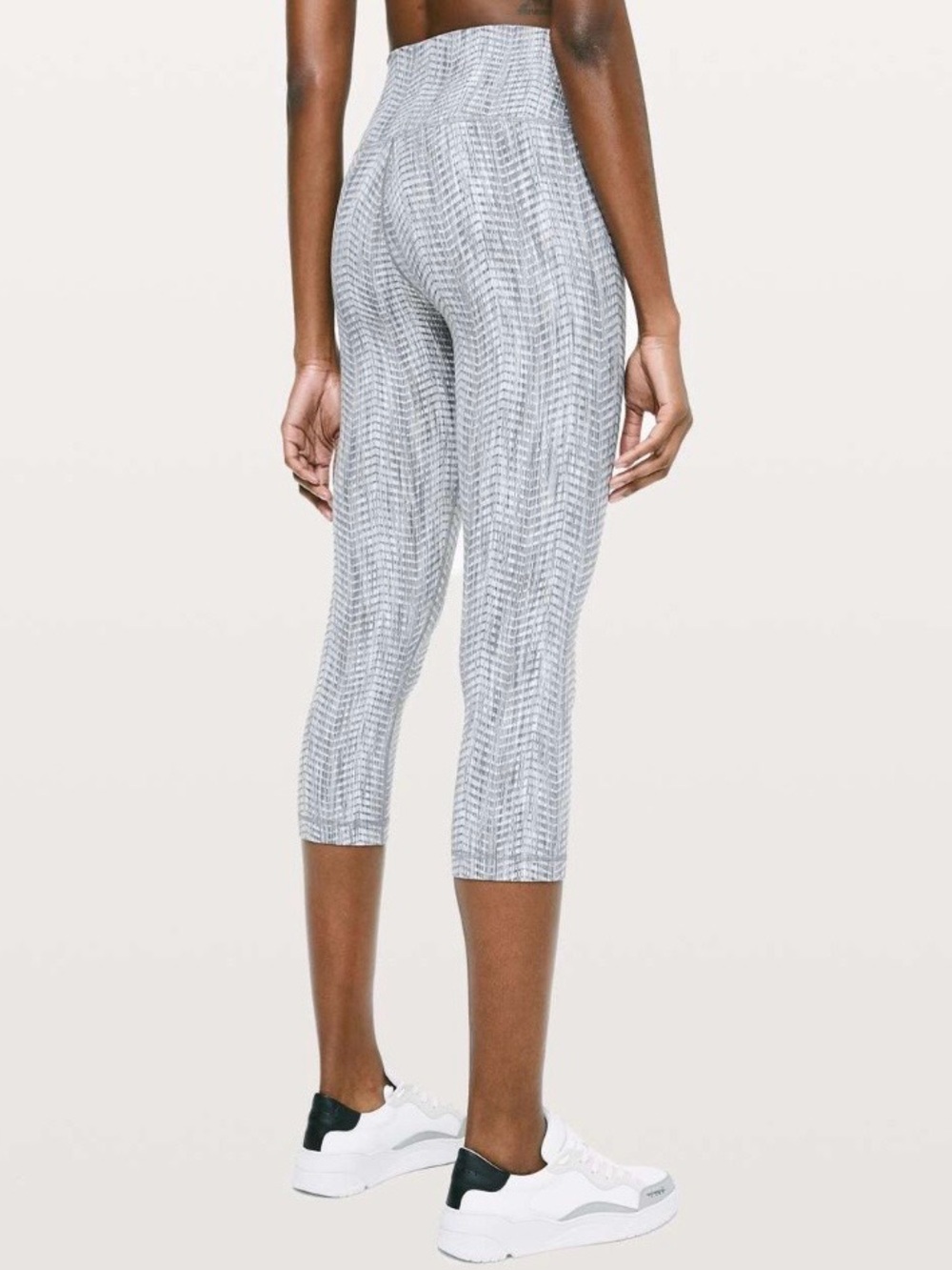 Lululemon Wunder Under Crop (High-Rise) *Full-On Luon 21"
Luon Arrow size 8 EUC
